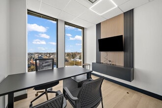 3131 Boul de la Concorde E, Laval, QC à louer Photo intérieure– Image 2 sur 2