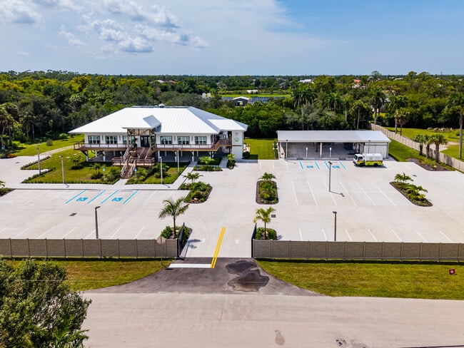 Plus de détails pour 11Acre Agritourism/Mixed-Use Opportunity – aux enchères, Fort Myers, FL