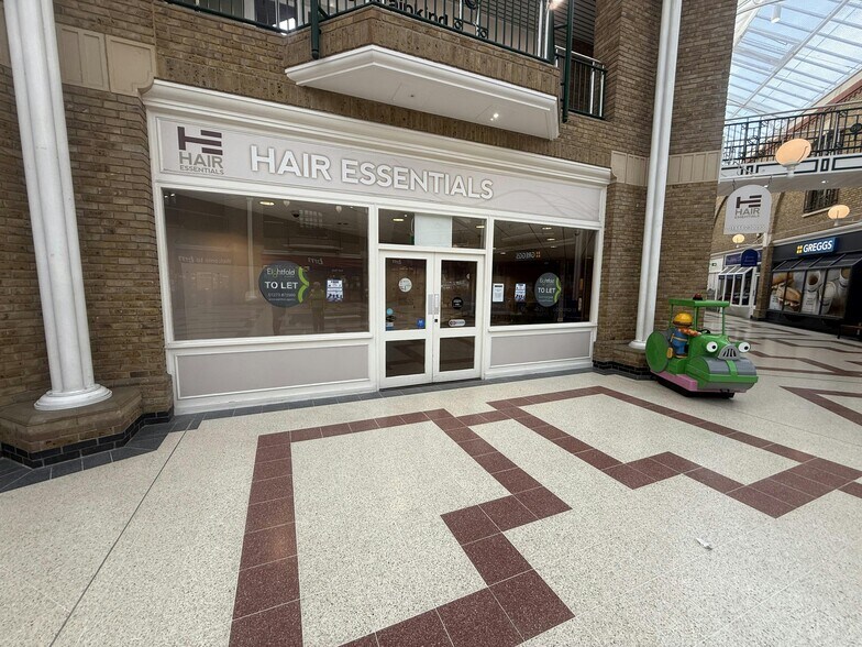 Market Pl, Burgess Hill à louer - Photo de l’immeuble – Image 2 sur 123