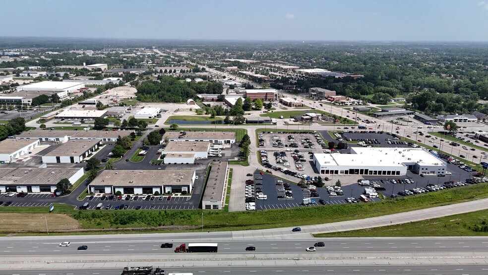 9507-9510 Ross Ln, Indianapolis, IN à louer - Photo de l’immeuble – Image 3 sur 18