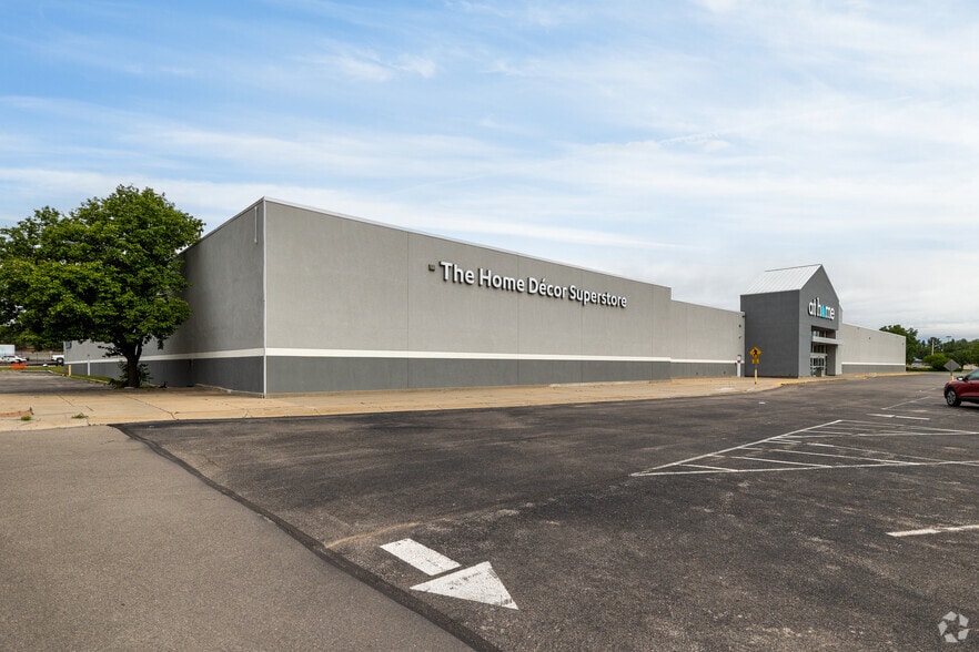 301 S Towne East Mall Dr, Wichita, KS à vendre - Photo principale – Image 1 sur 13