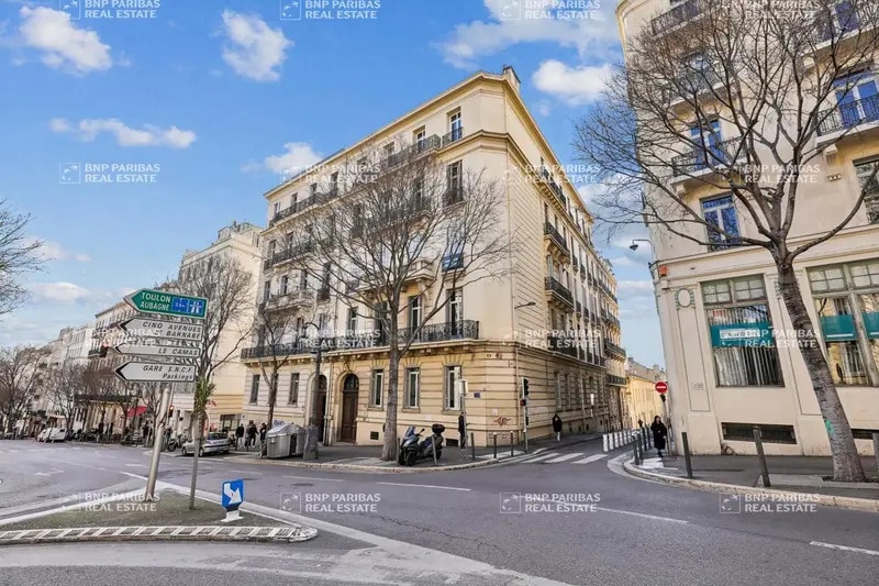 Bureau dans Marseille à louer - Photo de l’immeuble – Image 1 sur 11