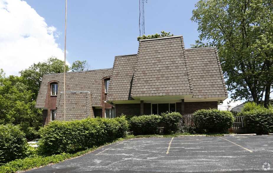 954 W North Bend Rd, Cincinnati, OH à louer - Photo de l’immeuble – Image 3 sur 12