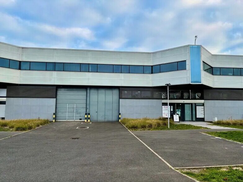 Bureau dans Bonneuil-sur-Marne à louer - Photo de l’immeuble – Image 1 sur 8