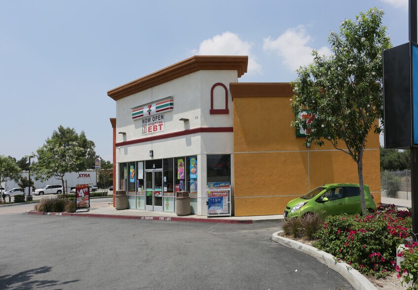 1935 S Waterman Ave, San Bernardino, CA à louer - Photo principale – Image 1 sur 8