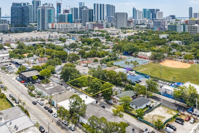 Plus de détails pour 145 NW 35th St, Miami, FL - Terrain aux enchères