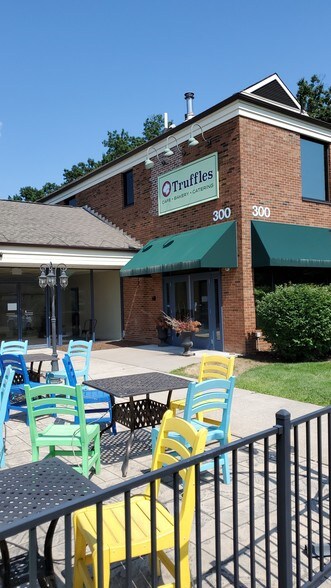 300 W Main St, Avon, CT à louer - Photo de l’immeuble – Image 2 sur 13