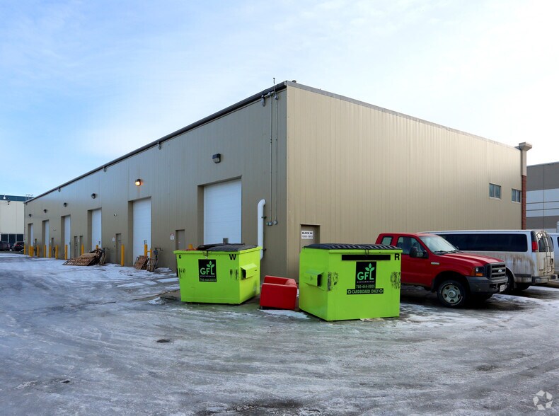 13003-13093 156th St, Edmonton, AB à louer - Photo de l’immeuble – Image 2 sur 11