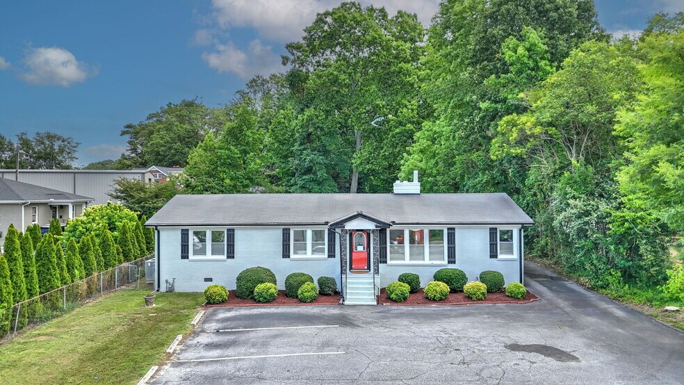 1 Elizabeth Dr, Greenville, SC à vendre - Photo de l’immeuble – Image 3 sur 31