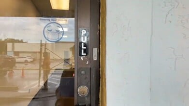 16789-16935 NW 67th Ave, Miami, FL à louer - Vidéo sur l’annonce professionnelle