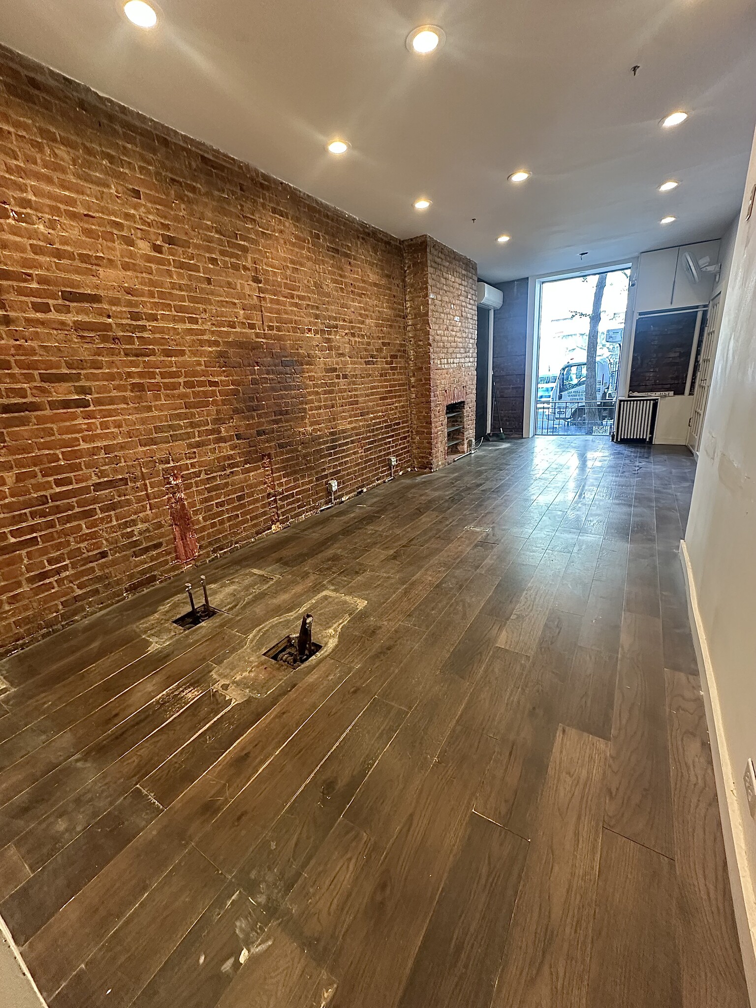 324-326 W 47th St, New York, NY à louer Photo intérieure– Image 1 sur 4