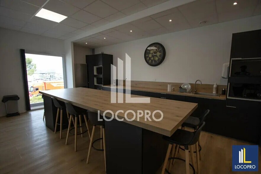 Bureau dans Rousset à louer - Photo de l’immeuble – Image 2 sur 8