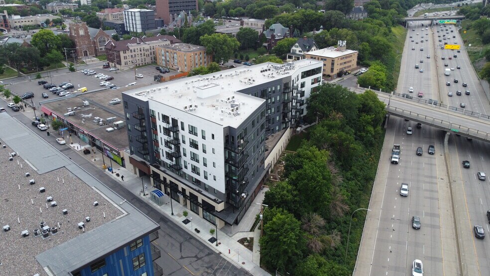 1725 Nicollet Ave, Minneapolis, MN à louer - Photo de l’immeuble – Image 3 sur 5