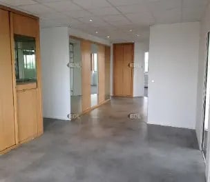 Bureau dans Aulnay-sous-Bois à louer - Photo de l’immeuble – Image 3 sur 4