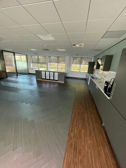 Grange Dr, Southampton à louer - Photo de l’immeuble – Image 3 sur 13