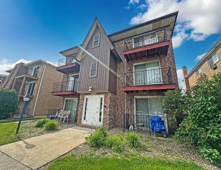 2121 176th Pl, Lansing, IL à vendre - Photo de l’immeuble – Image 3 sur 12
