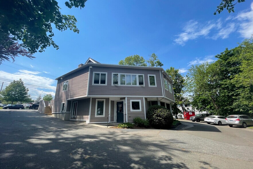 12 Elmcrest Ter, Norwalk, CT à louer - Photo de l’immeuble – Image 2 sur 18