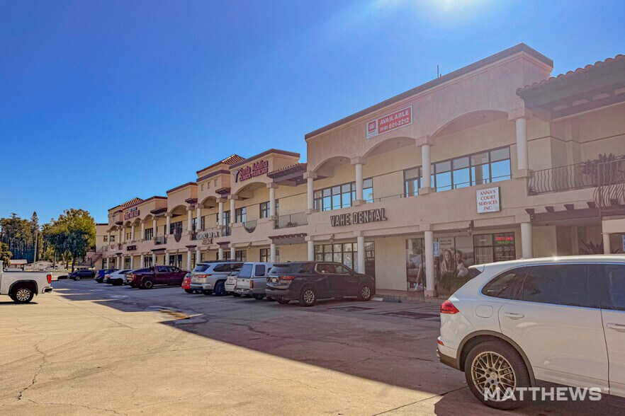 680 Alosta Ave, Azusa, CA à louer - Photo de l’immeuble – Image 2 sur 4