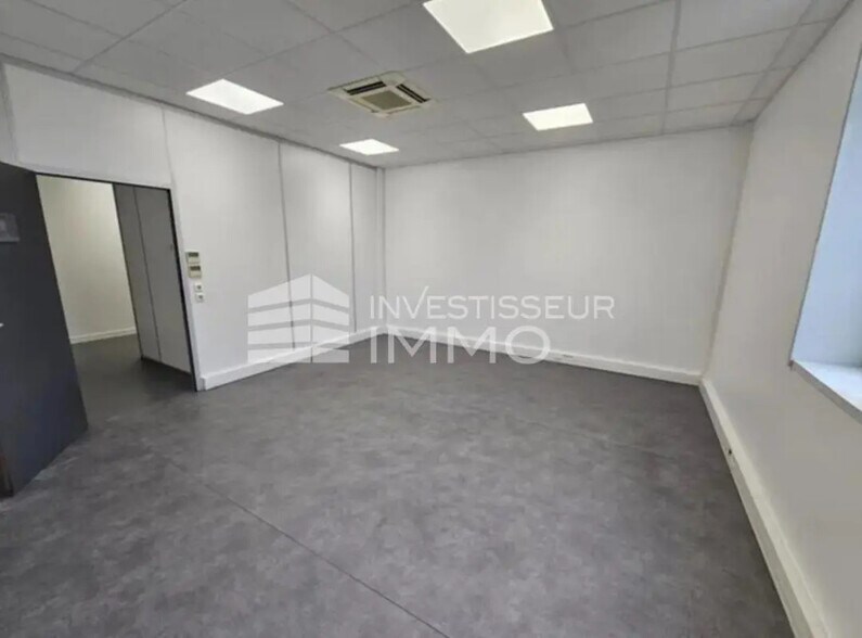 Bureau dans Pantin à louer - Photo de l’immeuble – Image 2 sur 7