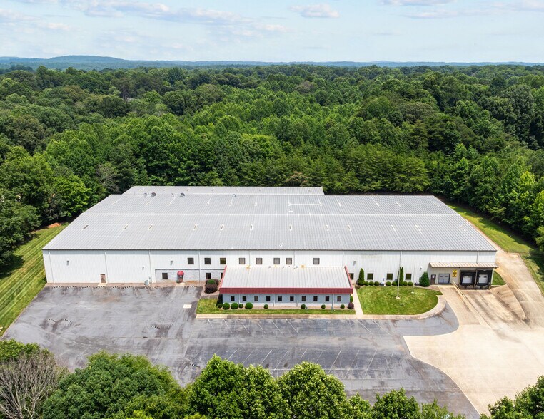 164 Pointe South Dr, Randleman, NC à louer - Photo de l’immeuble – Image 2 sur 6