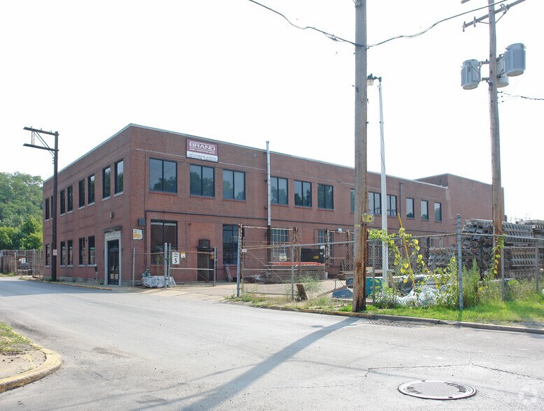 501 Robb St, McKees Rocks, PA à vendre - Photo principale – Image 1 sur 26