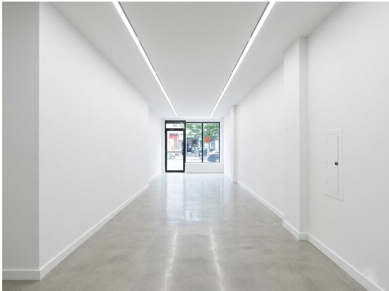 1012 Manhattan Ave, Brooklyn, NY à louer - Photo de l’immeuble – Image 3 sur 3