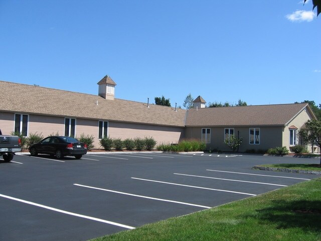 15 Chenell Dr, Concord, NH à vendre - Photo de l’immeuble – Image 2 sur 6