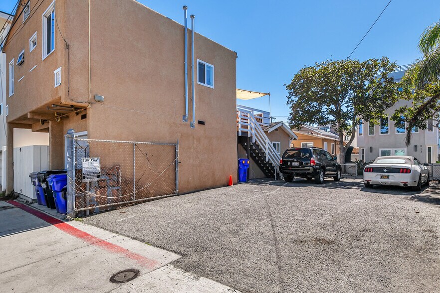 818 Portsmouth Ct, San Diego, CA à vendre - Photo de l’immeuble – Image 2 sur 30