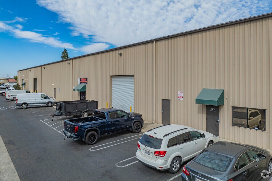 615-621 Kansas Ave, Modesto, CA à louer - Photo de l’immeuble – Image 3 sur 12