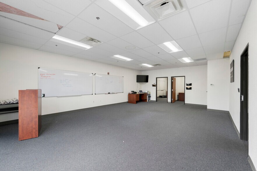 4855 Joule St, Reno, NV à louer - Photo de l’immeuble – Image 2 sur 11