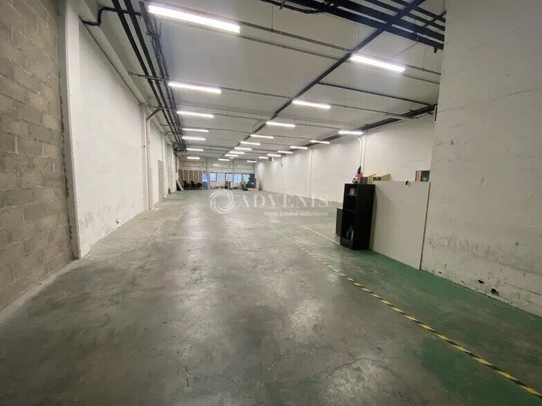 Local d’activités dans Cergy à louer - Photo de l’immeuble – Image 2 sur 8