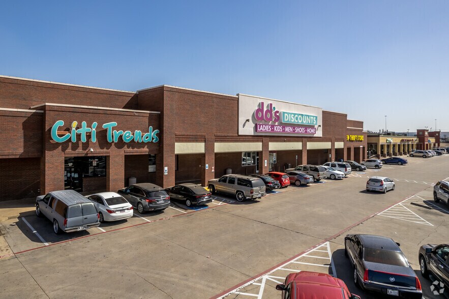 3302-3402 N Buckner Blvd, Dallas, TX à louer - Photo de l’immeuble – Image 3 sur 14