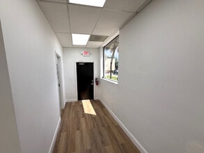 2112 S Congress Ave, West Palm Beach, FL à louer Photo intérieure– Image 2 sur 5