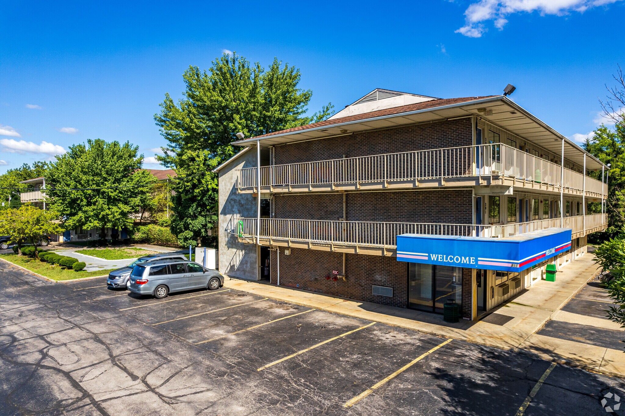 311 E Highland Rd, Macedonia, OH à vendre Photo principale– Image 1 sur 22