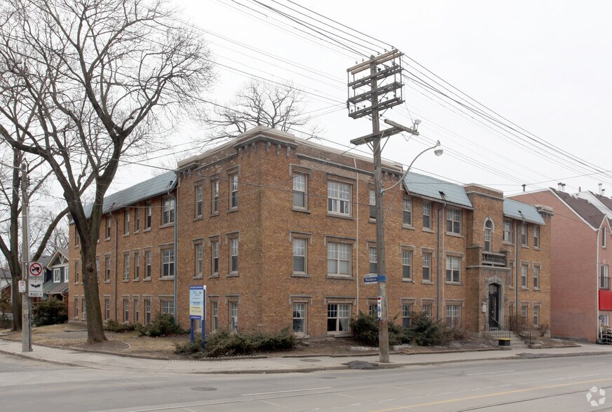 2327 Queen St E, Toronto, ON à vendre - Photo de l’immeuble – Image 2 sur 3