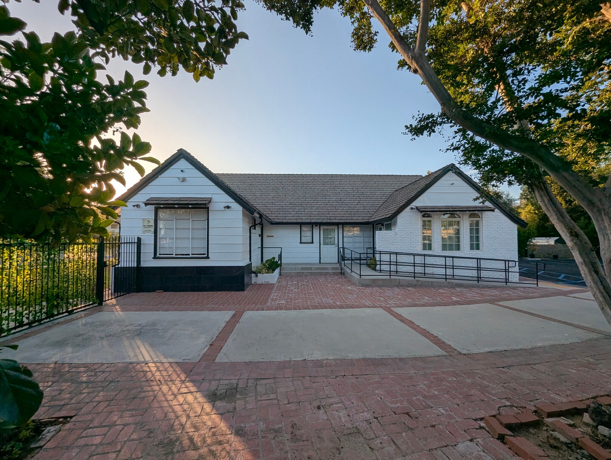 1340 Granada Ave, San Marino, CA à louer Photo de l’immeuble– Image 1 sur 25