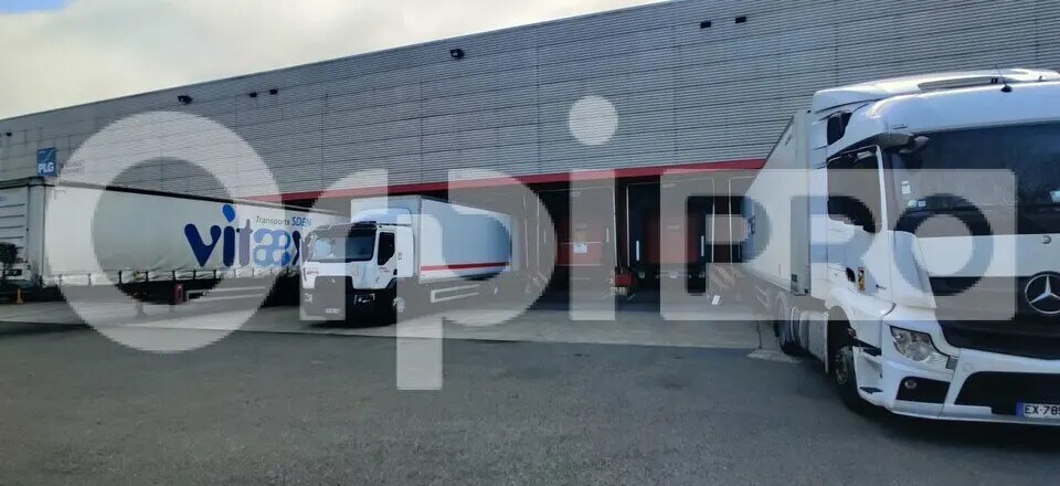 Local d’activités dans Maurepas à louer - Photo de l’immeuble – Image 3 sur 11