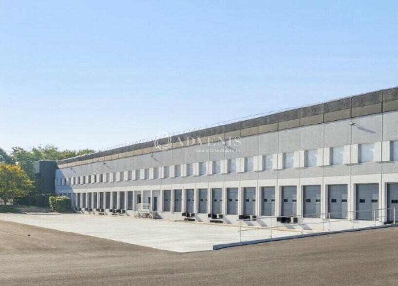 27 Rue Des Cerisiers, Lisses à louer - Photo de l’immeuble – Image 3 sur 7