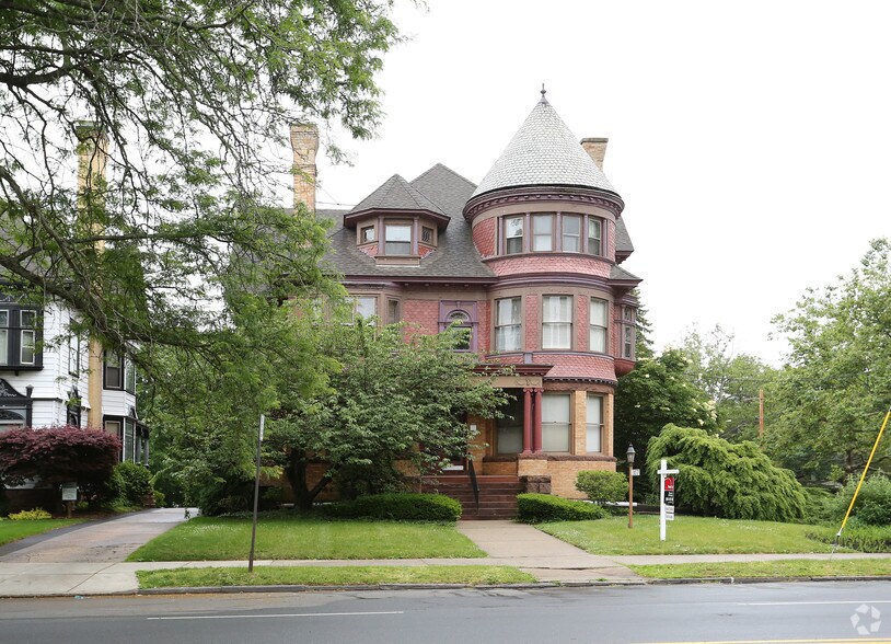 357 Whitney Ave, New Haven, CT à louer - Photo de l’immeuble – Image 3 sur 4