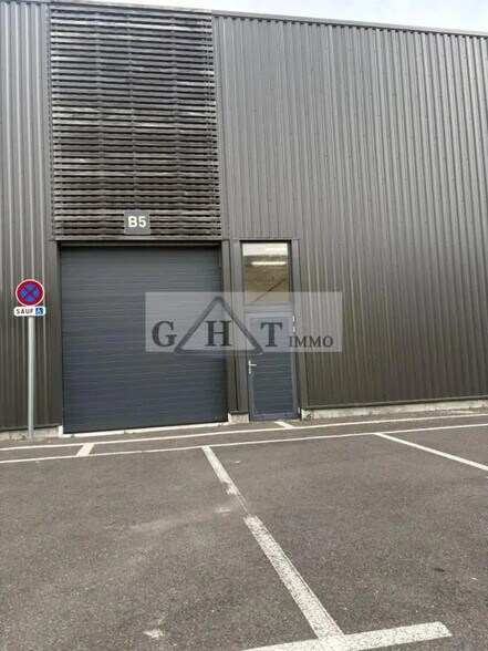 Industriel/Logistique dans Saint-Fargeau-Ponthierry à louer - Photo de l’immeuble – Image 2 sur 3