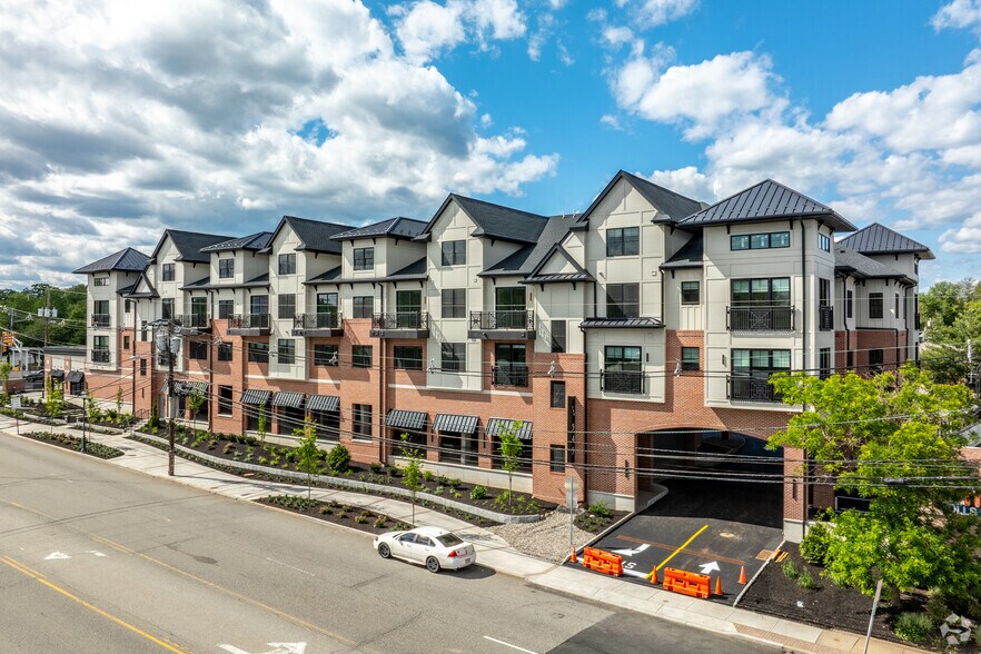 545 S Livingston Ave, Livingston, NJ à louer - Photo de l’immeuble – Image 3 sur 38