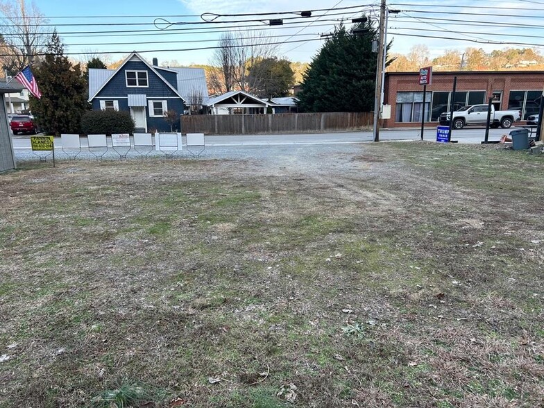 100 W Tennessee Ave, Mccaysville, GA à vendre - Photo principale – Image 1 sur 7