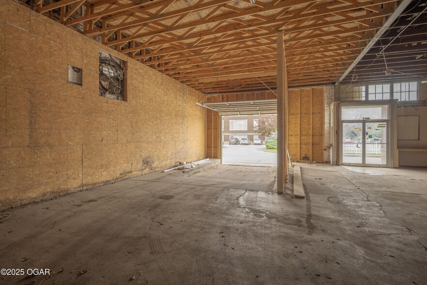 115 W McCord St, Neosho, MO à vendre - Photo de l’immeuble – Image 2 sur 5