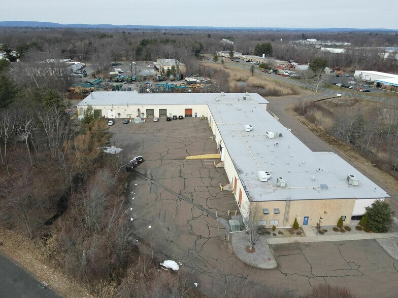 250 Nutmeg Rd S, South Windsor, CT à vendre - Photo de l’immeuble – Image 3 sur 19
