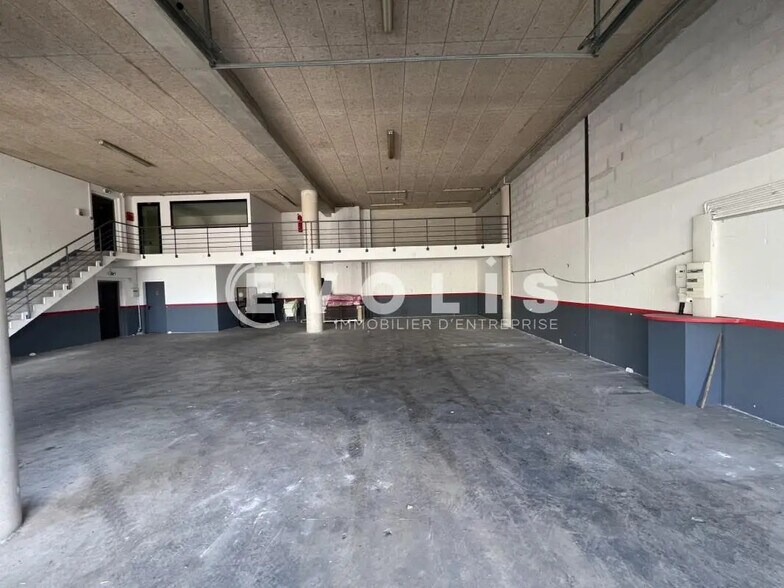 Local d’activités dans Bry-sur-Marne à louer - Photo de l’immeuble – Image 1 sur 10