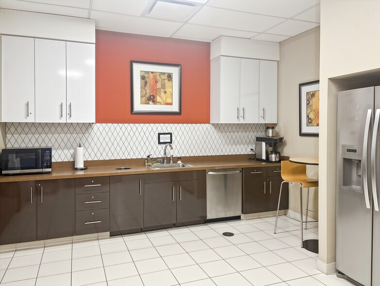 2815 Forbs Ave, Hoffman Estates, IL à louer - Photo intérieure – Image 2 sur 14