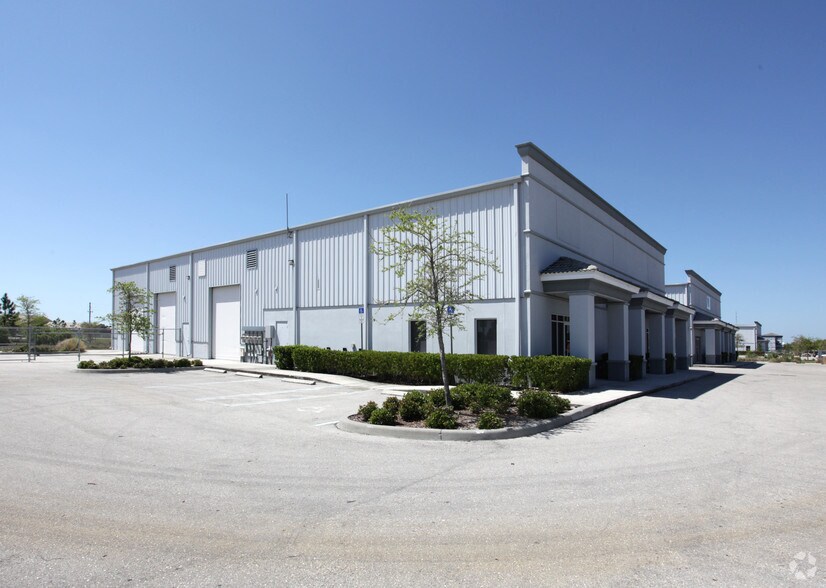 5450 Lee St, Lehigh Acres, FL à louer - Photo principale – Image 1 sur 5
