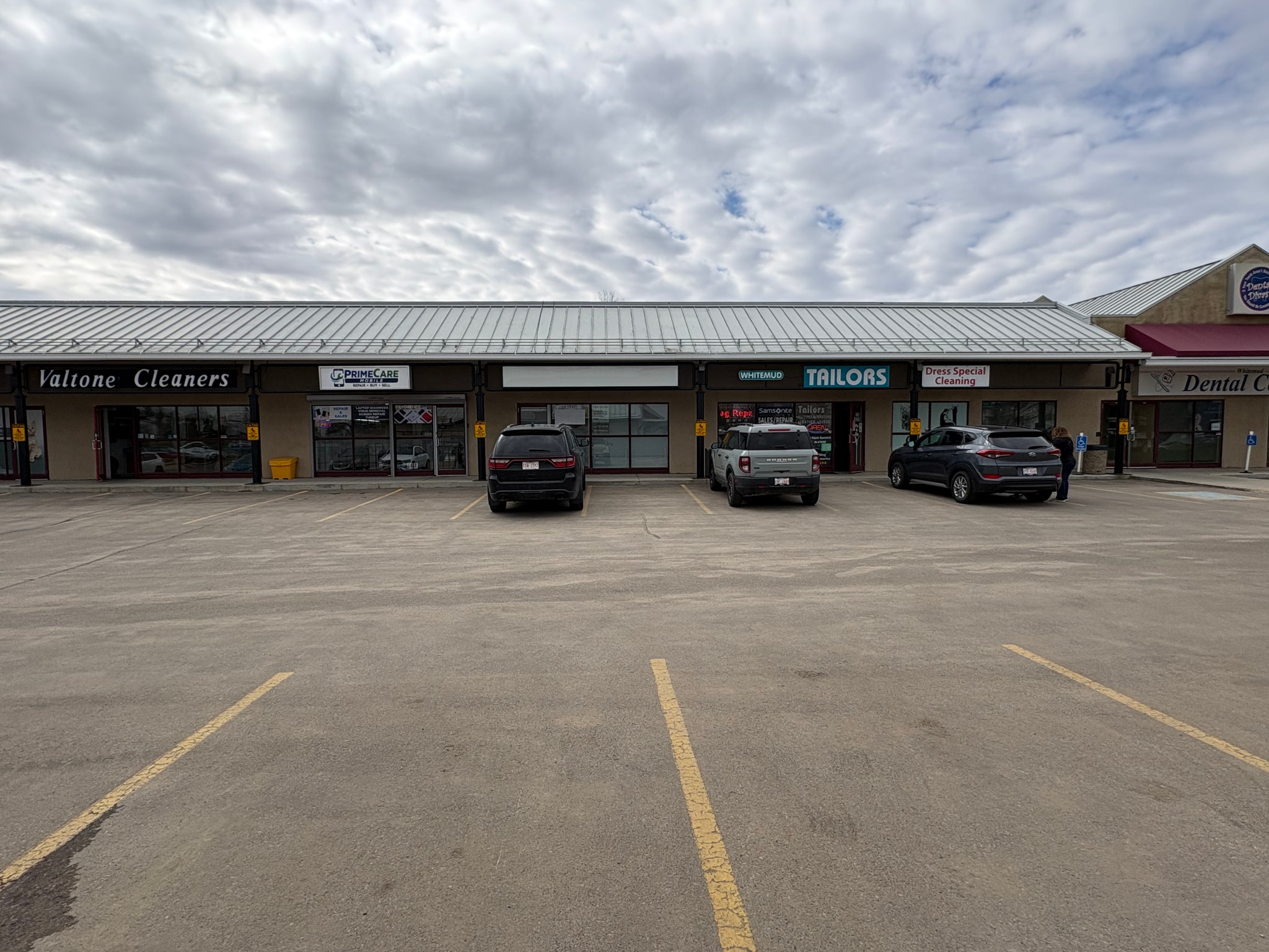 4211 106th St NW, Edmonton, AB à louer Photo de l’immeuble– Image 1 sur 6