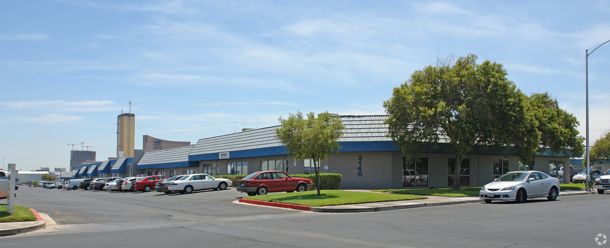 3140 Polaris Ave, Las Vegas, NV à louer Photo principale– Image 1 sur 13