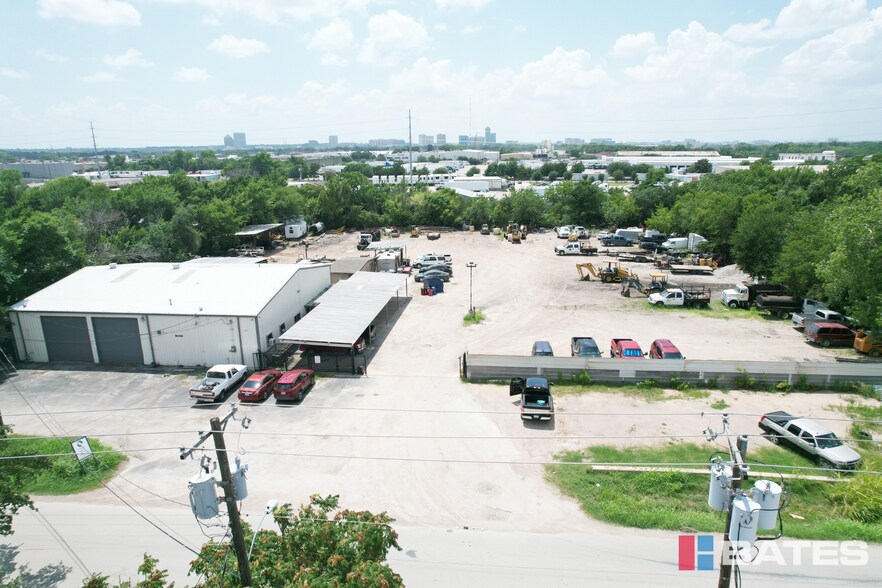 10709 Goodnight Ln, Dallas, TX à louer - Photo de l’immeuble – Image 2 sur 5